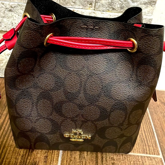 Coach Handbags - Coach bag ALMOST NEW